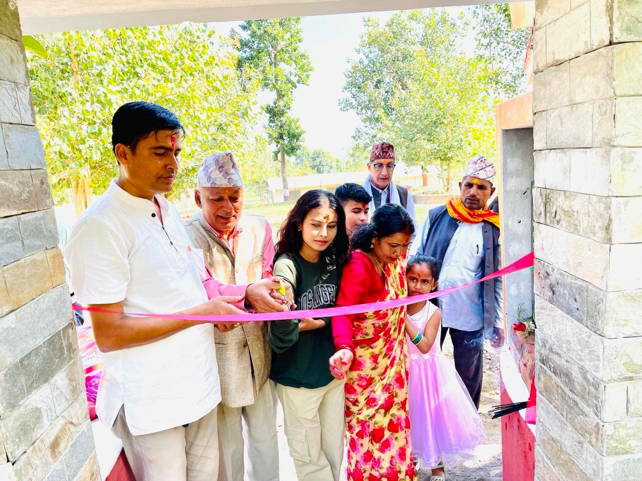 हजुरबुवाको स्मृतिमा दाङका व्यापारी पाण्डेले बनाए १६ लाख खर्चेर उद्यन पार्क